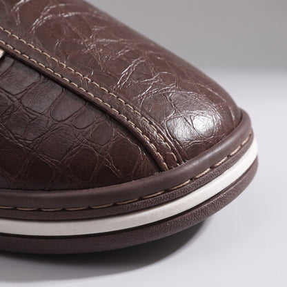 Unisex Cushioned Comfort Slides with Striped Sole Close Up